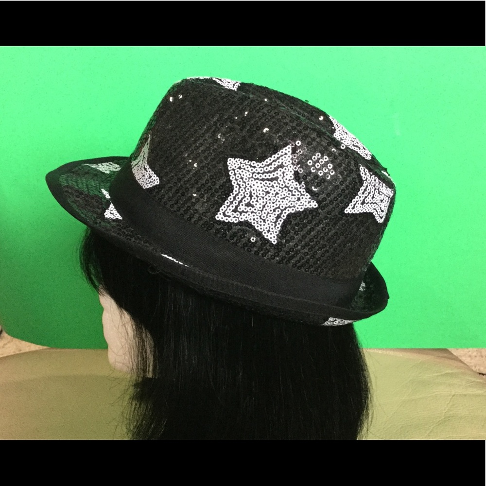 Girls black and sliver star hat 🎩 ⭐️